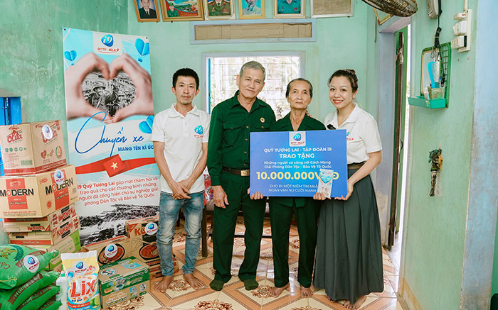 Hình ảnh tổng quan về tin tức mot88 và cá cược trực tuyến tại Việt Nam, với các biểu tượng giải trí và thông tin cập nhật.